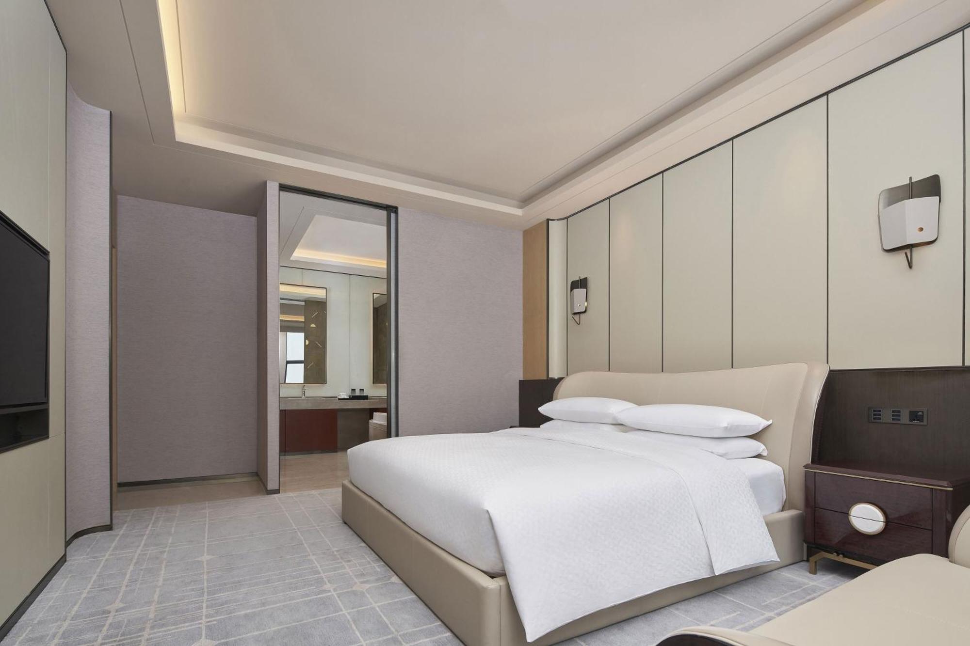 Four Points By Sheraton Guiyang, Huaxi Гуйян Экстерьер фото